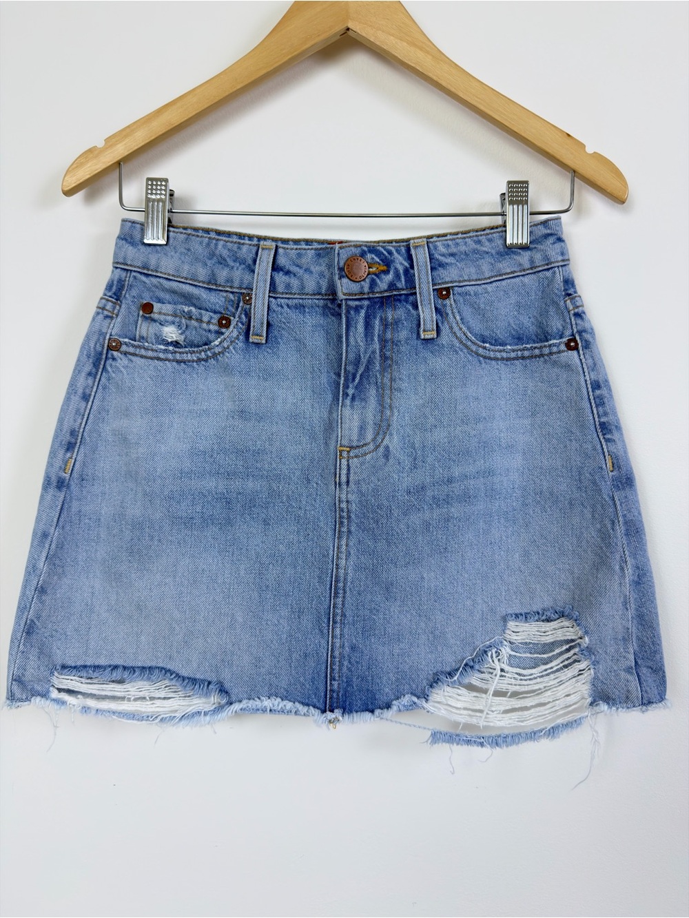 Alice + Olivia Good High Rise Pocket Distressed Denim Mini Skirt Size 25